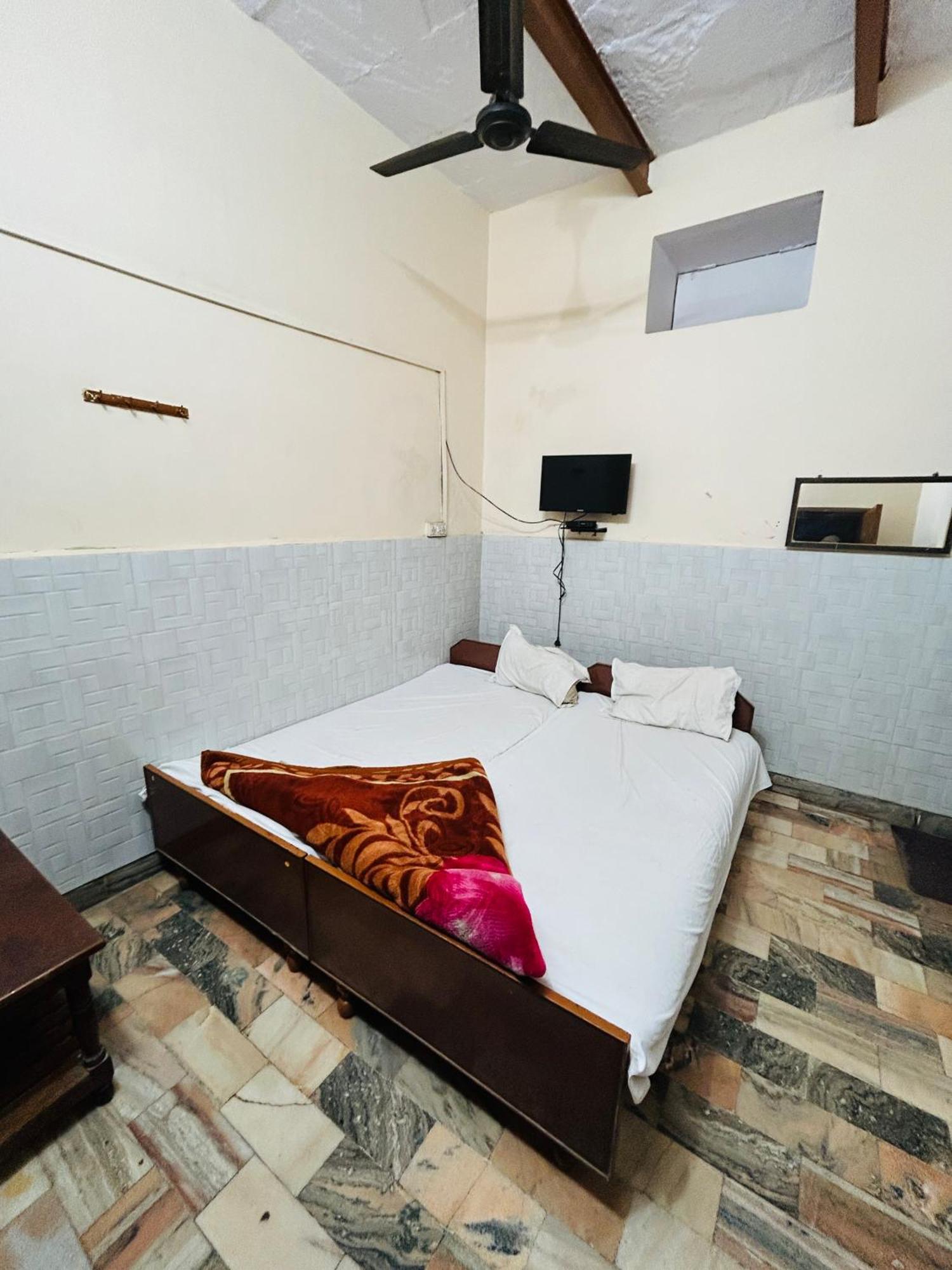Satsang Lodge Varanasi Exterior foto